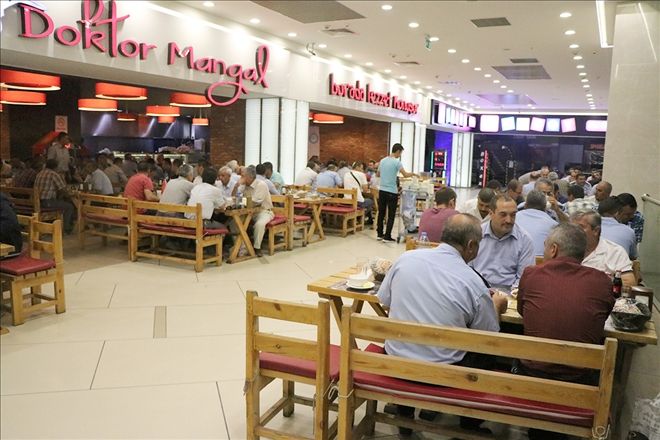 İtfaiye ve zabıta ekipleri yemekte bir araya geldi