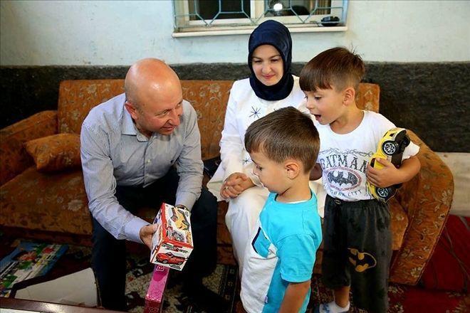 Başkan Çolakbayrakdar ve eşi Kocasinan sakinlerine konuk olup bayramlaştı