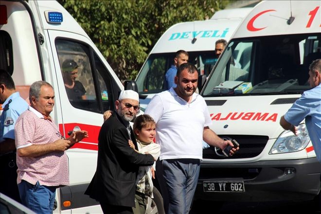 Yolcu minibüsü ile otomobil çarpıştı: 5 yaralı