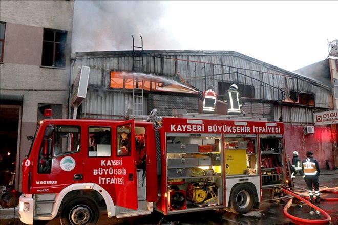 İtfaiye, imalathanedeki yangına 50 personel ile müdahale etti 