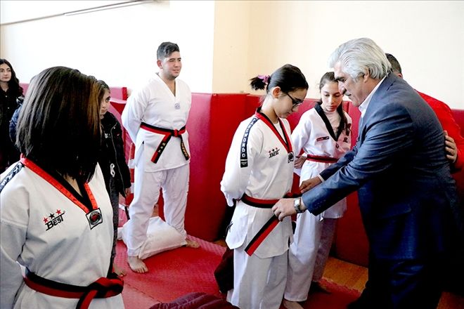 Başarılı sporcular ödüllendirildi 