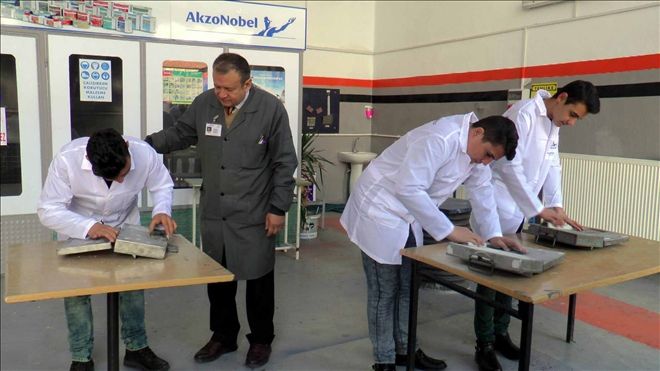 Kayseri´nin ilk mektepli boya ustaları yetişiyor 