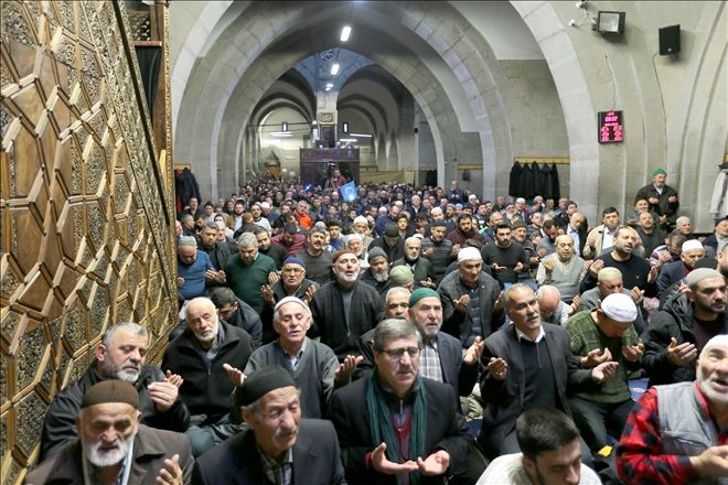 Dualar kahramanlar için 