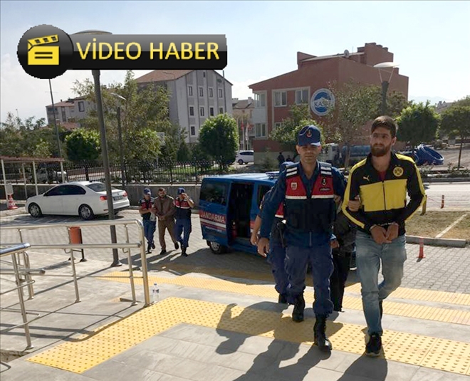 Çaldıkları bakır malzemeleri satarken kameraya yakalandılar 
