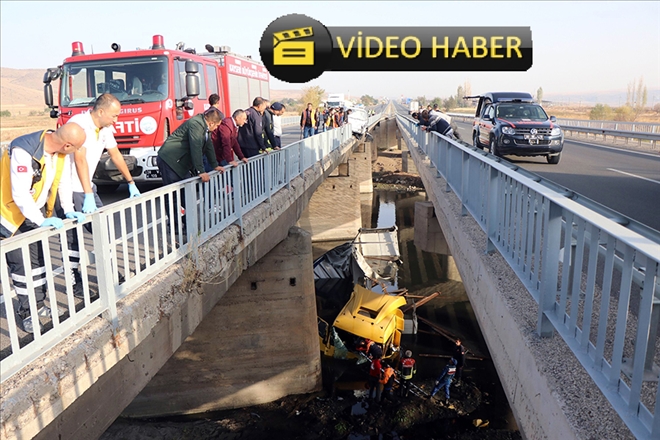 Zincirleme kazada otomobil ve tır Kızılırmak´a düştü 