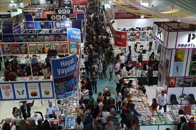 Kitap Fuarı önemli yazarları ağırlamaya devam ediyor 