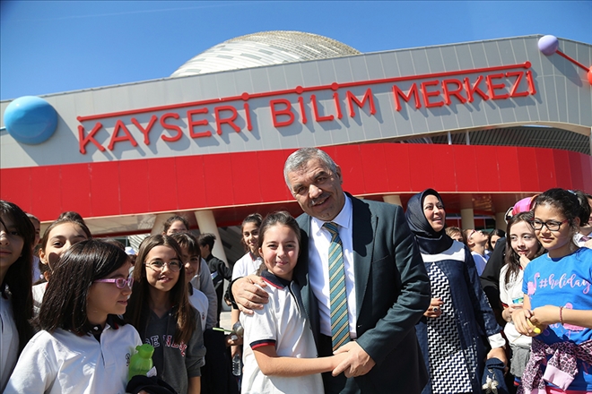 Kayseri Bilim Merkezi´ni de Bilim Şenliği´ni de sevdi 