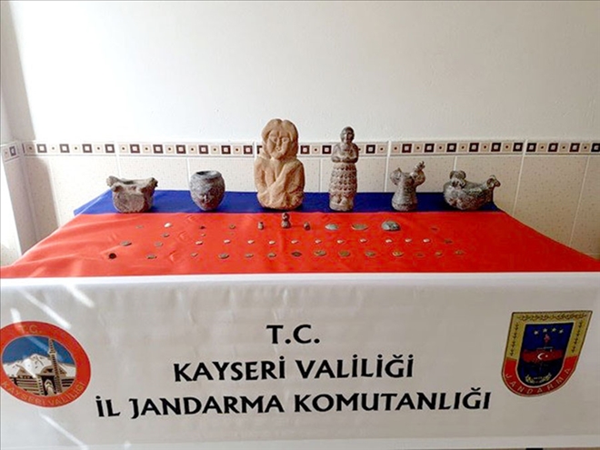 Jandarmadan tarihi eser ve düzensiz göçmen operasyonu 