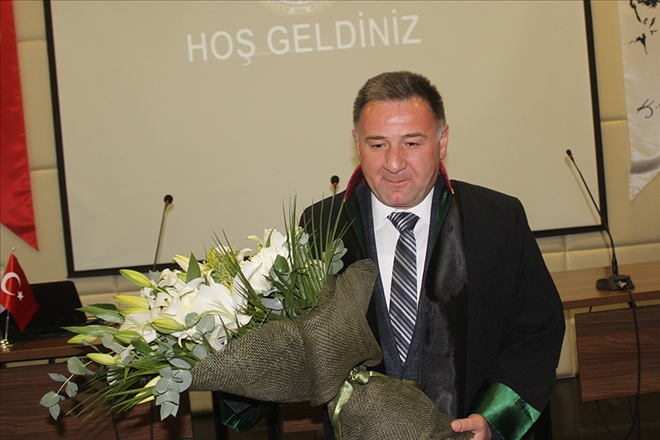 ?Hiçbir siyasi görüşün yakını ya da karşıtı olmadık? 