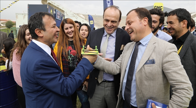 Rektör Çalış Güzfest 2018´de öğrencilere eşlik etti 