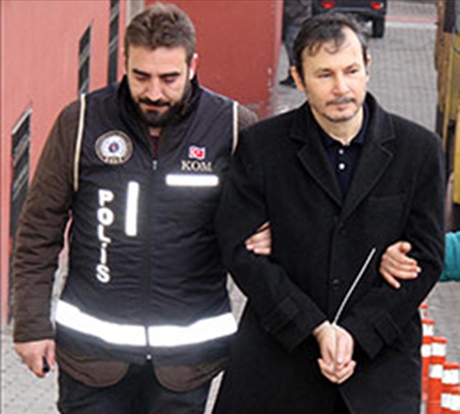 FETÖ´den kapatılan üniversitenin eski dekanına 12 yıl hapis 