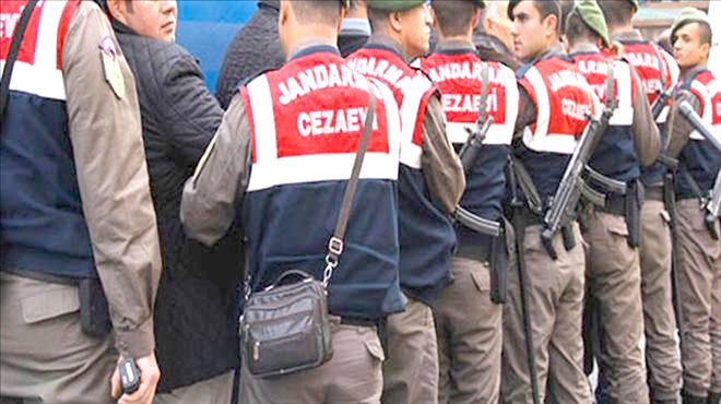 TERÖRİST DURUŞMADA ISLIK  ÇALDI