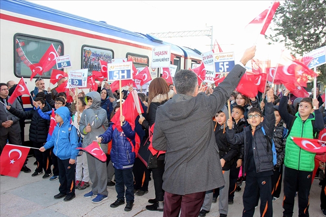 Tekden Cumhuriyet Treni Sivas´a doğru yola çıktı 