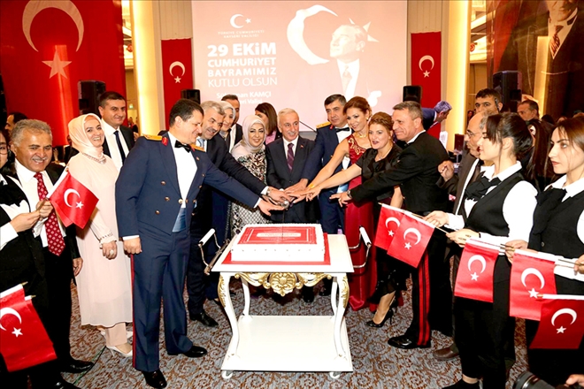 Vali Kamçı: ?Cumhuriyet bağımsız varlığımızın miladıdır? 