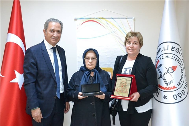 Okul ve öğretmenler ödüllendirildi 
