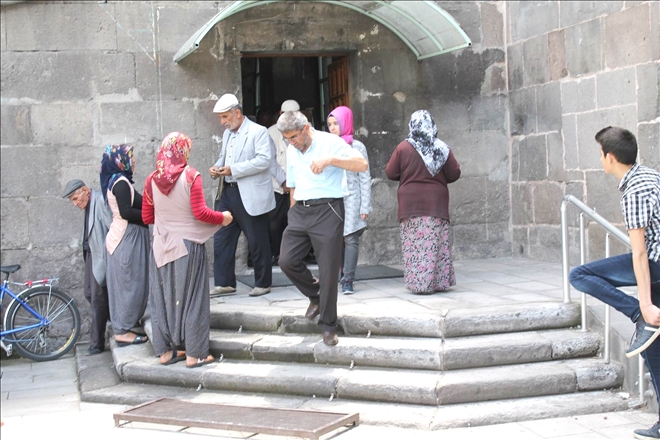 Dilencilik yaptırılan çocuklar ailelerinden alınacak 