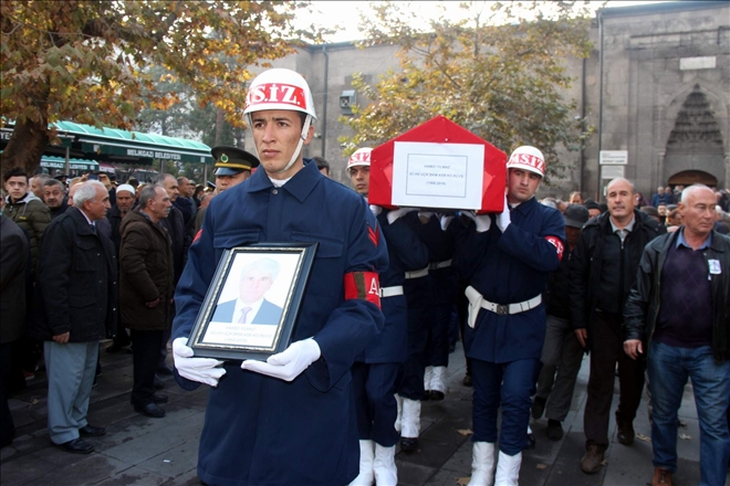 Pilot Hamdi Yılmaz son yolculuğuna uğurlandı 