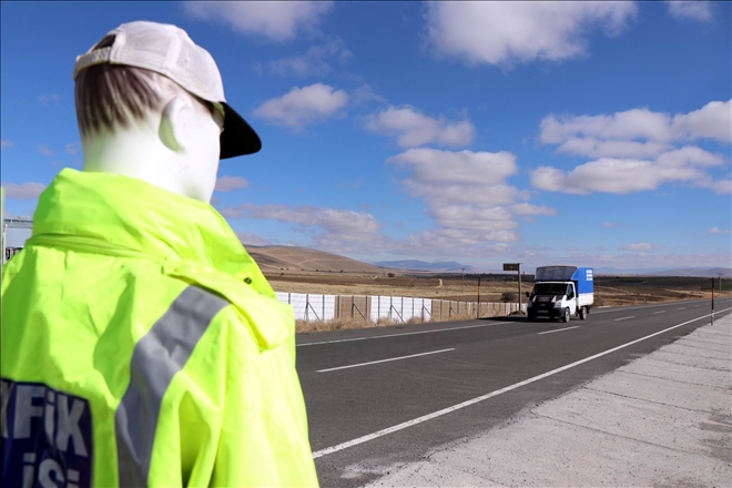  Trafikte ´Mankenli´ önlem 