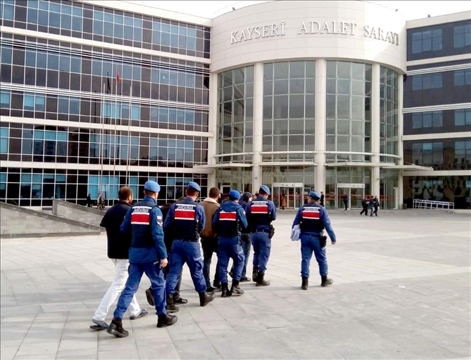 Jandarma suçüstü yakaladıkları şahıslarla 11 hırsızlık olayını çözdü 