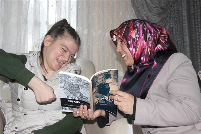 Fiziksel ve konuşma engelli Büşra tek parmağı ile kitap yazdı 