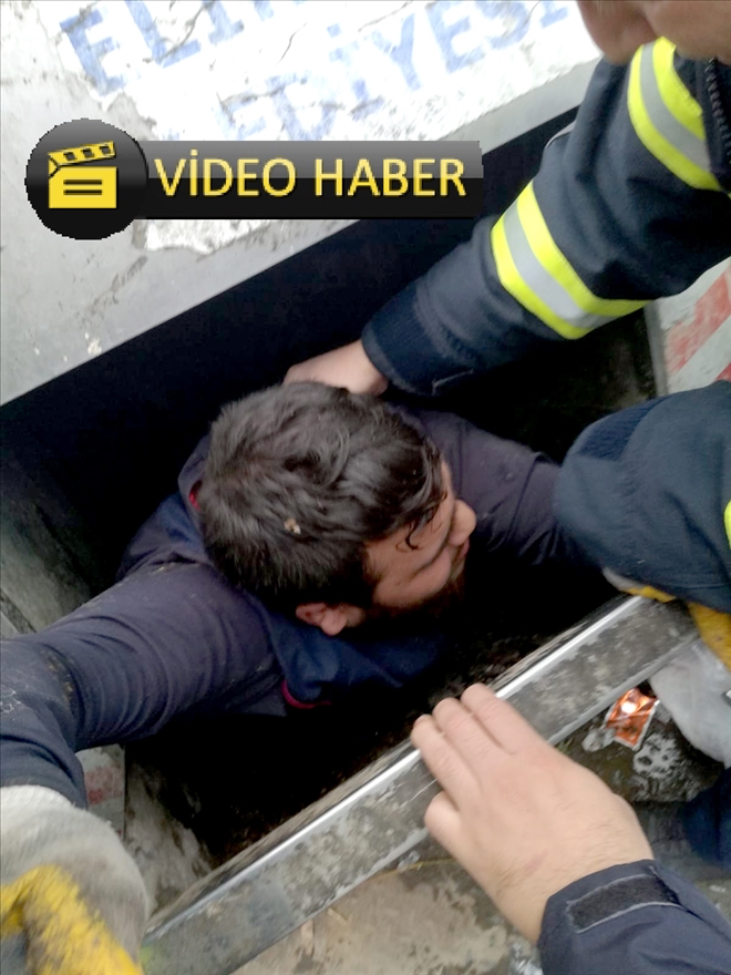 Çöp toplamak için girdiği konteynerde mahsur kaldı 