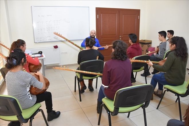 Kocasinan´ın Bağlama Kursuna Yoğun İlgi 