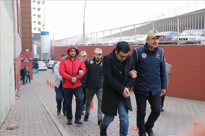 FETÖ´den gözaltına alınan 5 kişi adliyeye sevk edildi