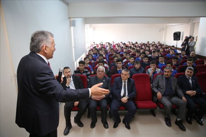 Başkan Büyükkılıç, Somuncu Baba İmam Hatip Lisesinde 