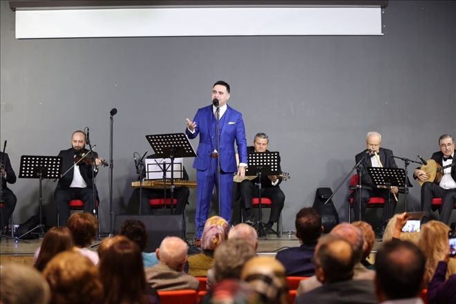 TRT sanatçıları AGÜ´de konser verdi 