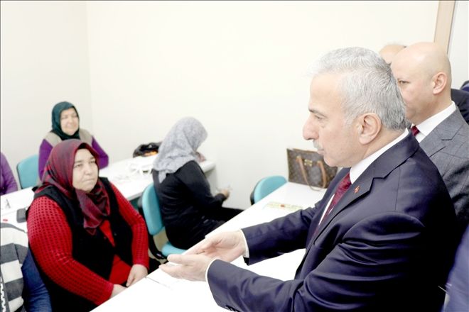 Seferberlik kapsamında okuma yazma öğrenen 8 kadına belgeleri verildi 