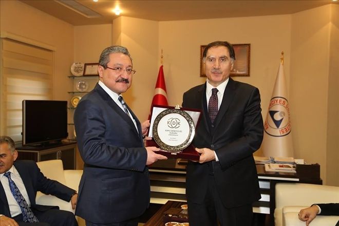 Kamu Başdenetçisi Şeref Malkoç, Erü´yü Ziyaret Etti 
