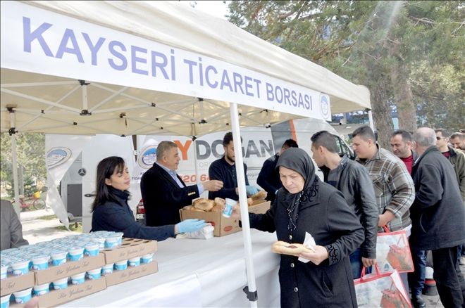 KTB TARIM FUARINDA 5 BİN SUCUK EKMEK DAĞITTI