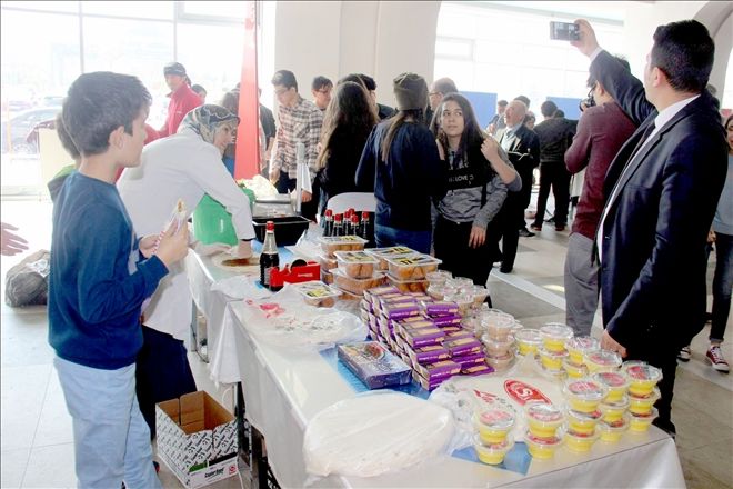 Öğrenciler Mehmetçik için kermes düzenledi 