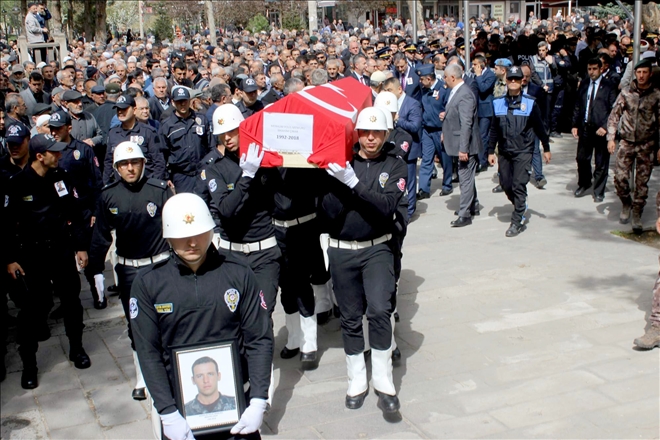 Kazada hayatını kaybeden özel harekat polisi son yolculuğuna uğurlandı