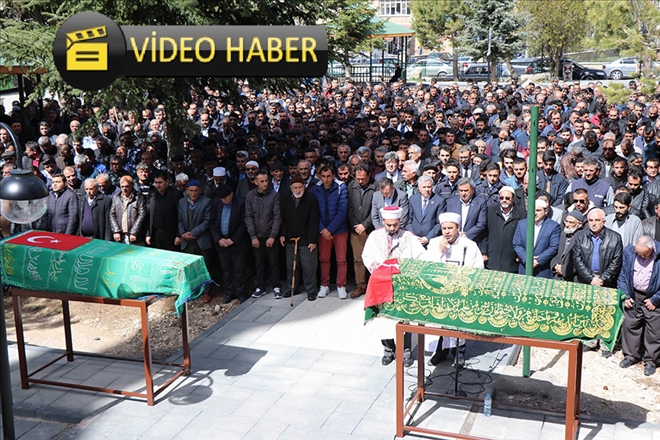 Aynı aileden 6 kişi yan yana defnedildi 