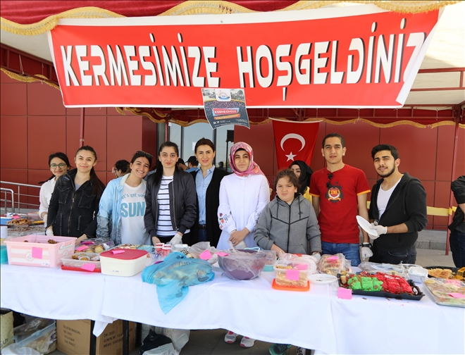 ERÜ´de ?Mehmetçik Vakfı? Yararına Kermes Düzenlendi 