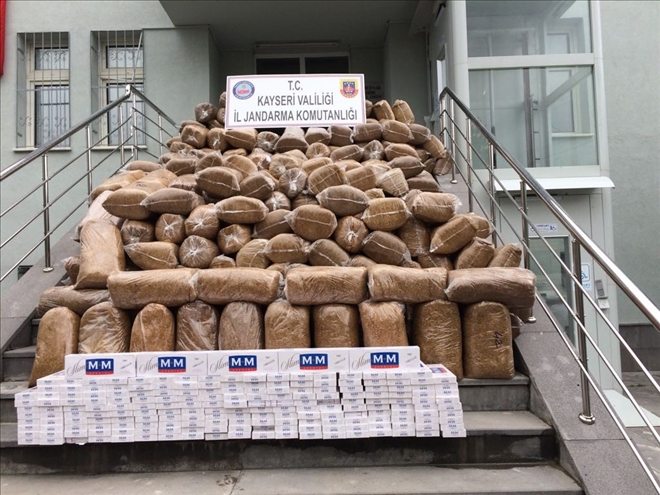 Kargo araçlarından 2 ton kaçak tütün ele geçirildi 