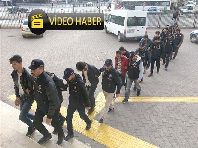 Vatandaşların banka hesaplarını boşaltan 17 kişi yakalandı 