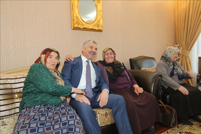 BAŞKAN ÇELİK YAŞLILARI MİSAFİR ETTİ