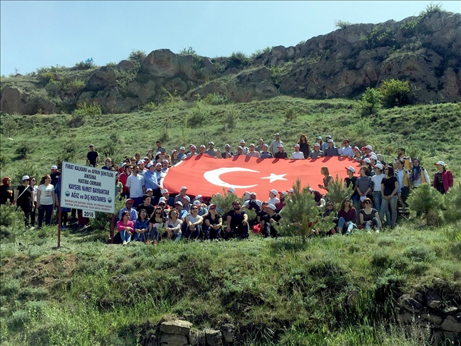 Şehitler anısına fidanlar toprak ile buluştu 