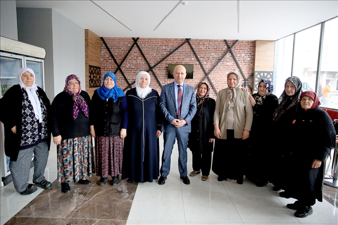 Çolakbayrakdar çifti, Kocasinan´ in Çınar´larını kafe Sinan´da ağırladı 