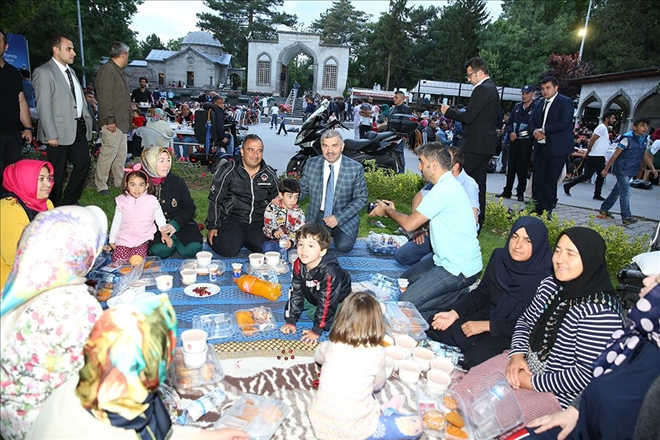 Büyükşehir iftarı Seyyid Burhaneddin´de 