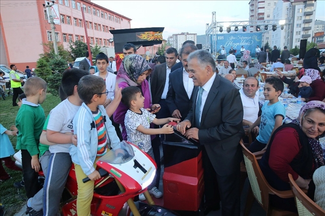 Büyükkılıç Esenyurt halkı ile iftar sofrasında buluştu 