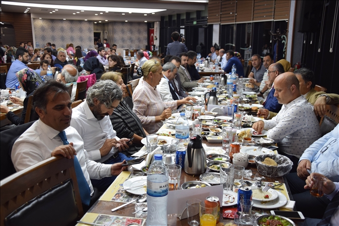 Kayserili gazeteciler iftarda buluştu 