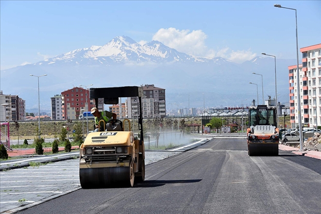 Yenilenen Kocasinan için 24 saat asfalt çalışması 