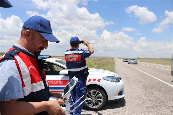 Jandarmadan ´drone´li trafik denetimi 