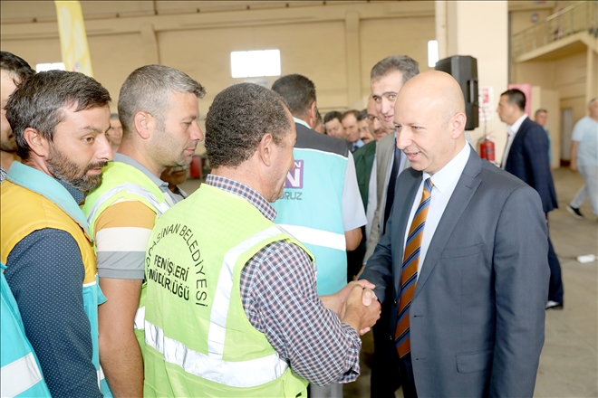 Başkan Çolakbayrakdar Belediye personeli ile bayramlaştı 