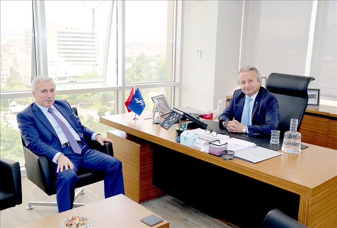 Vali Kamçı´dan İş Bankası ve Karayolları Bölge Müdürlüğüne Ziyaret 