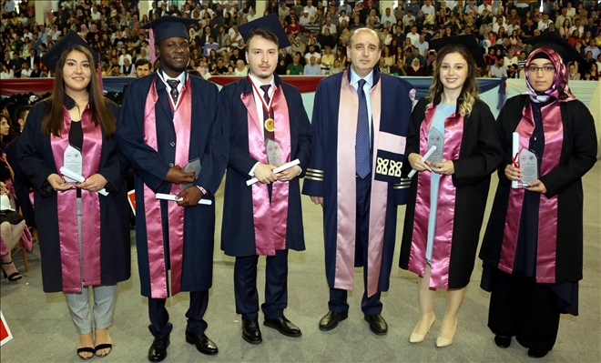ERÜ Mühendislik Fakültesi´nde Mezuniyet Töreni Gerçekleştirildi 