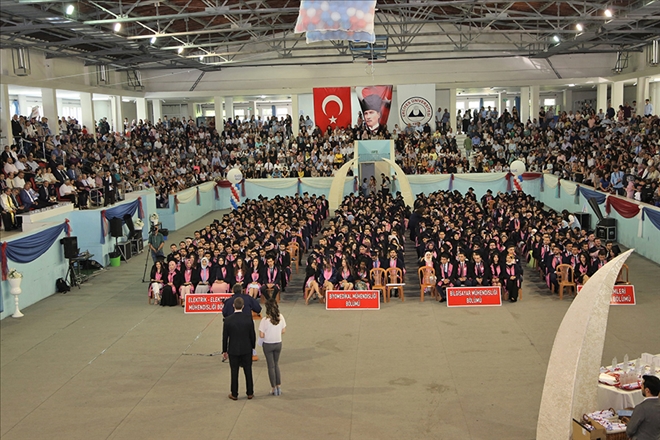 4 Bölümden 500 Öğrenci Mezun Oldu 